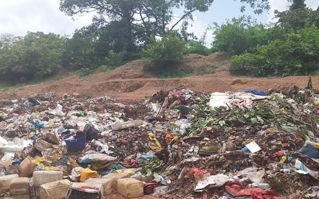 Moradores de Safim contestam deposição incontrolável de lixo no vazadouro local