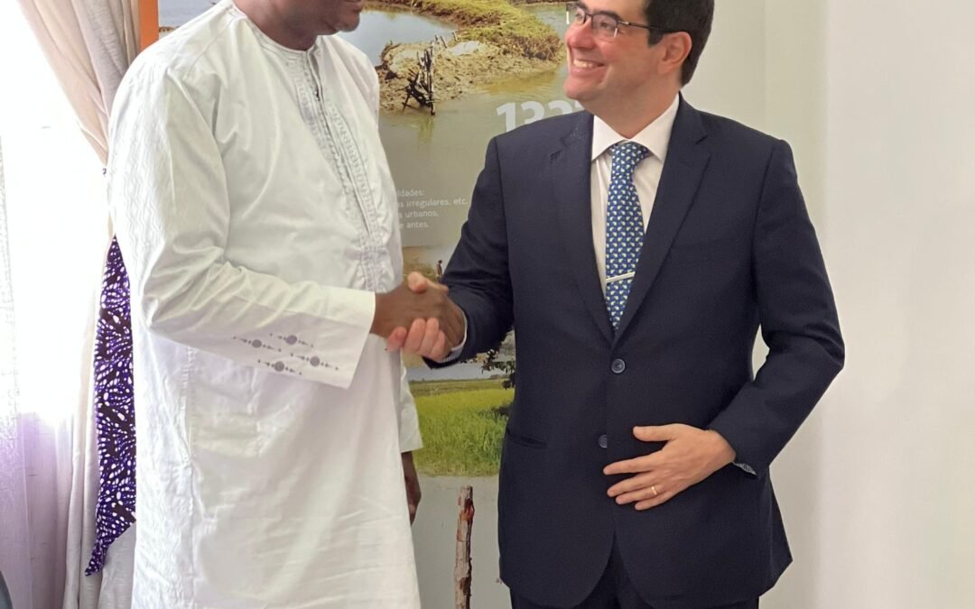 MINISTRO DO AMBIENTE RECEBE EMBAIXADOR DO BRASIL NO ÂMBITO DOS PREPARATIVOS PARA A PARTICIPAÇÃO DA GUINÉ-BISSAU NO COP 30