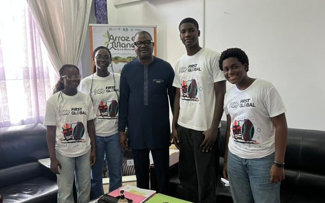 MINISTRO DO AMBIENTE E DA BIODIVERSIDADE RECEBE DELEGAÇÃO DE JOVENS LÍDERES DA ÁREA STEM